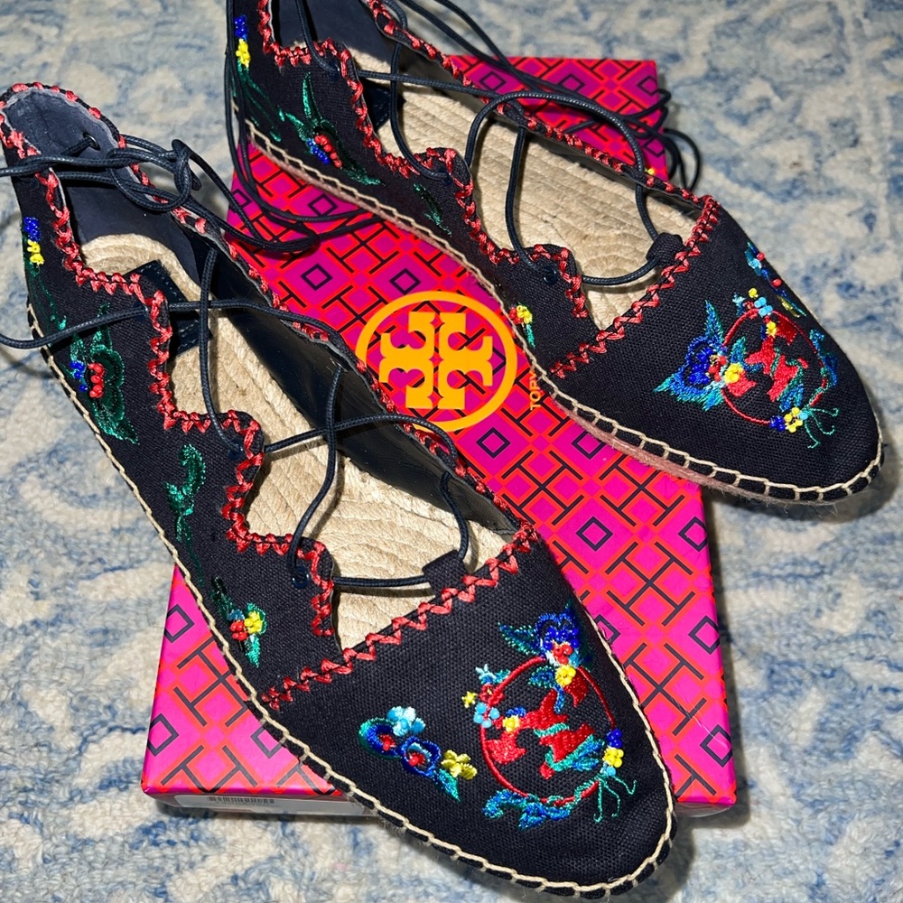 NIB Tory Burch Sonoma Gillie Navy Blue Embroidered Espadrilles Size 9.5